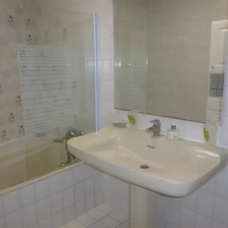 - Zone Piétonne - Garage - Clim - 2 4 à 6 Personnes - Wifi